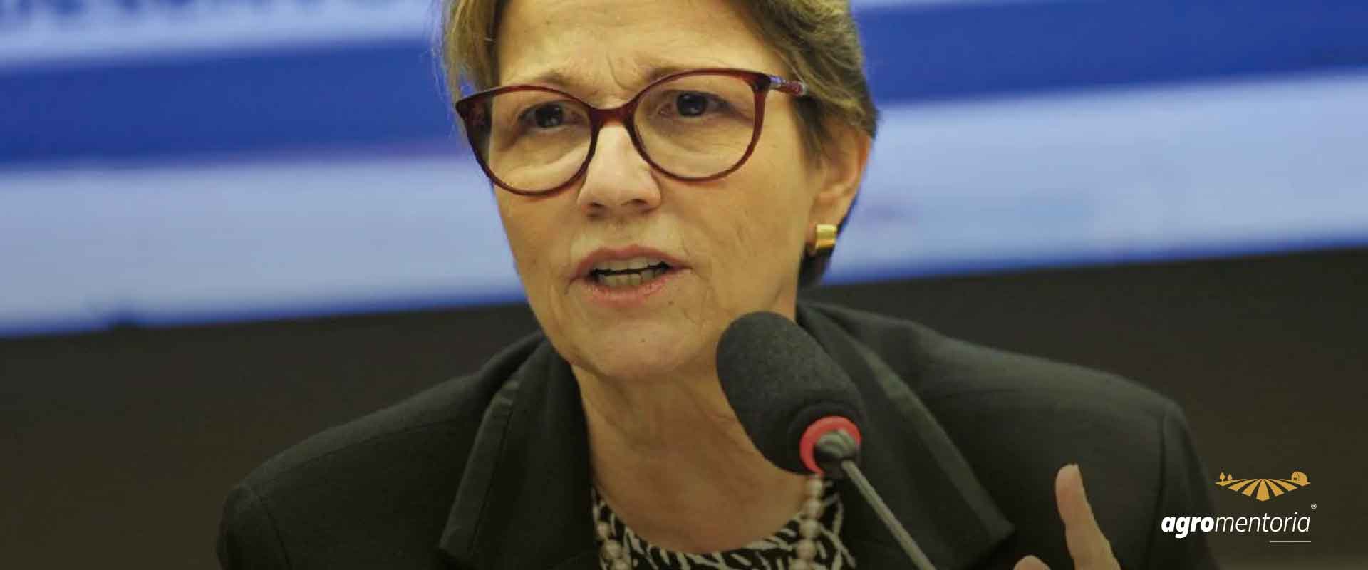 Ministra da Agricultura diz que Brasil tem fertilizantes suficientes até outubro